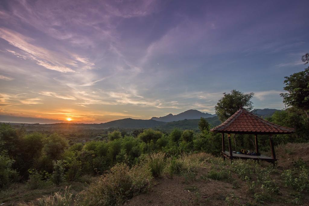 Hobbit'S House Homestay Banyuwedang Bagian luar foto